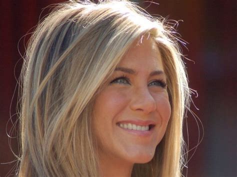 is jennifer anniston greek